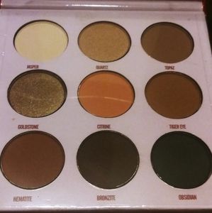 Okalàn 9 press powder pallette
